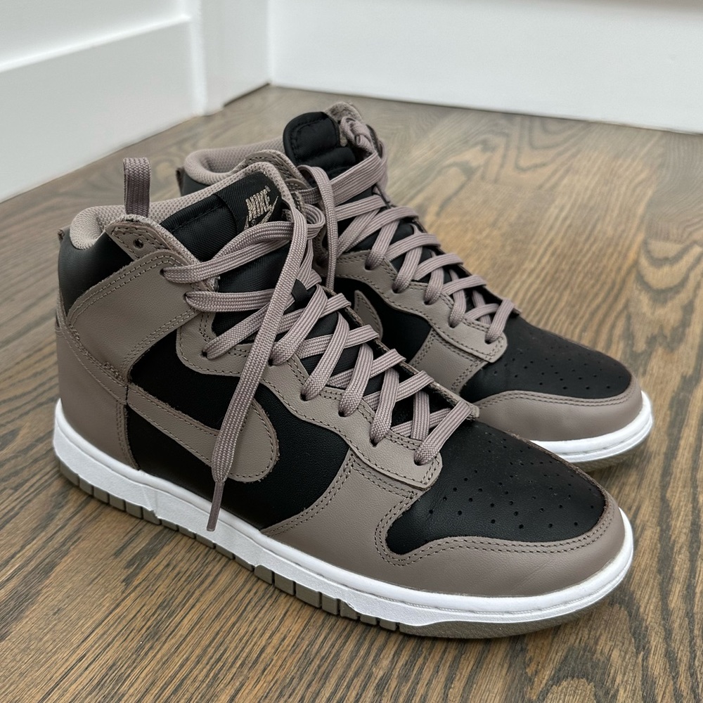 Like-New Nike Dunk High Moon Fossil Size 8.5